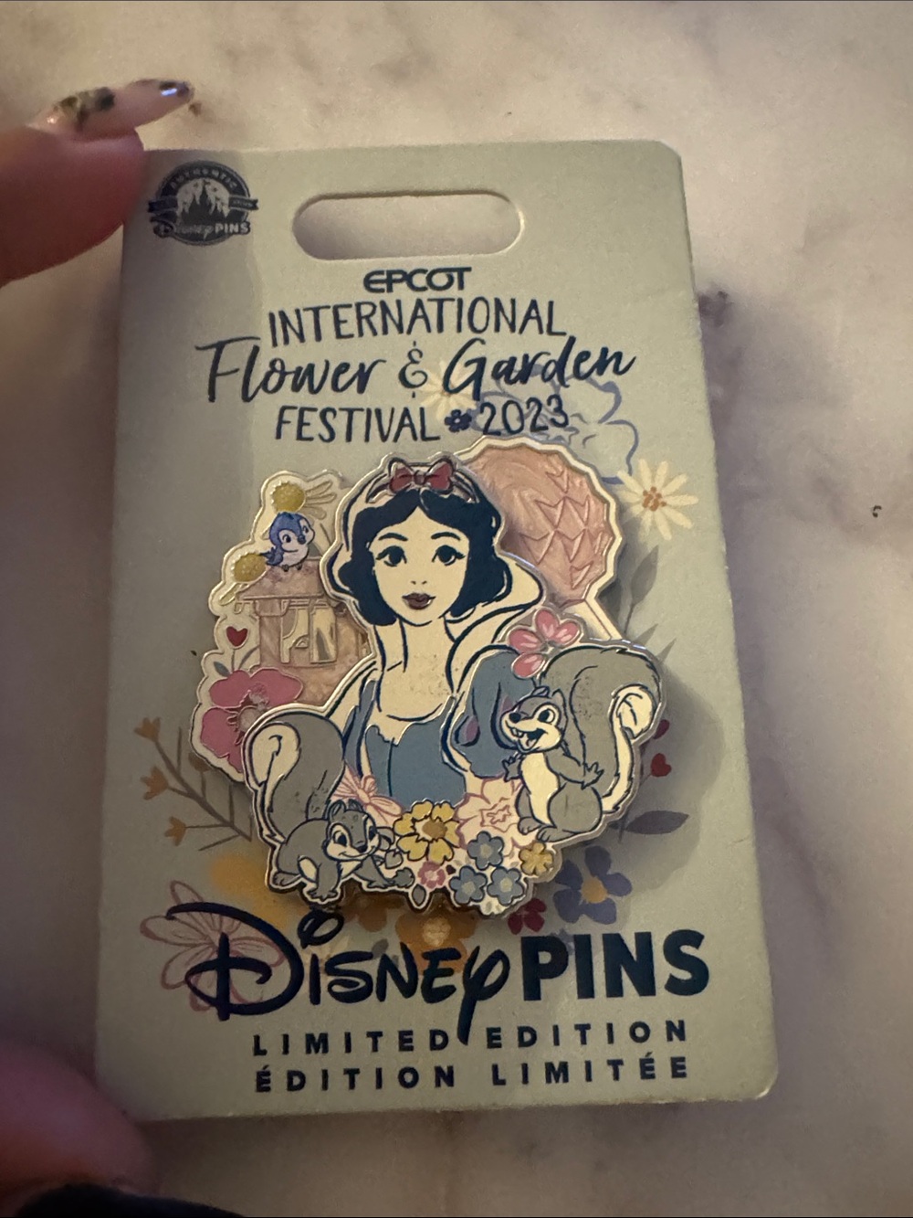 Limited Edition Snow White 2023 Flower and Garden Festival Pin - Picture 3 of 4